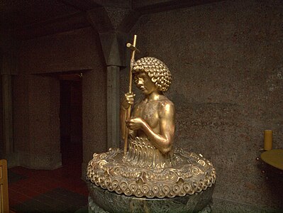 Sculpture de Saint Jean-Baptiste dans la crypte de l'Église du Saint-Esprit (de), à Vienne (en 2011).