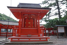 Vue rapprochée de la façade de Monkakujinshauden