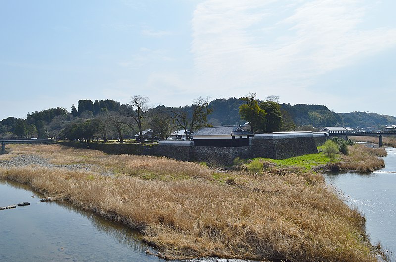 File:Hitoyoshi Castle, enkei-2.jpg