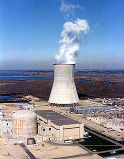 Pohled na jadernou elektrárnu