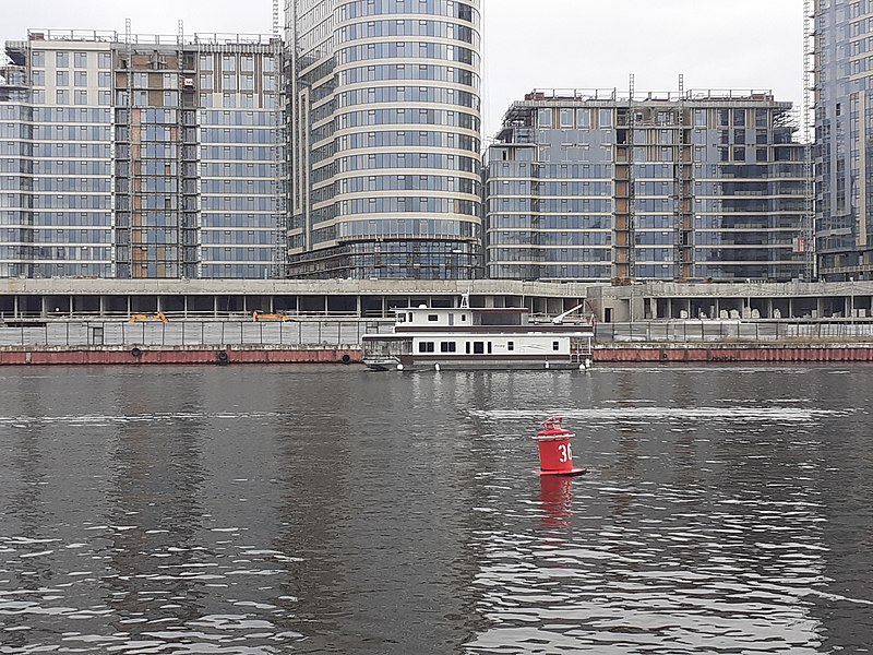 File:Houseboat in Moscow 01.jpg