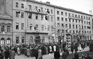 The damaged headquarters of the Hungarian Communist Party, on Koztarsasag ter, in Budapest. II. Janos Pal papa (Koztarsasag) ter, MDP Budapesti Partbizottsaganak szekhaza. Fortepan 24495.jpg