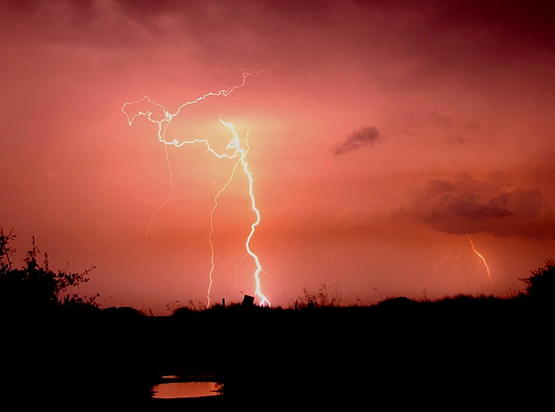 File:Isle-of-Palms-lightning-sc1.jpg