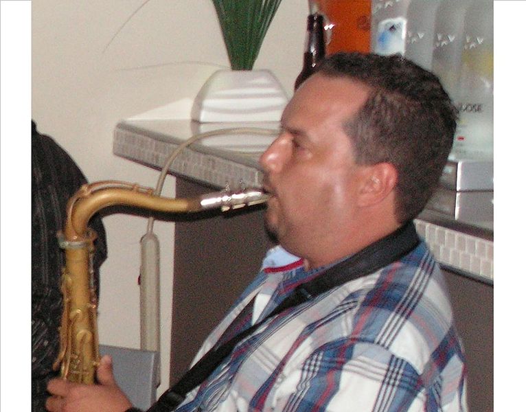 File:Ivan Renta-Sax.jpg