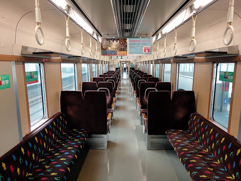 File:JRW Kiha 126 inside.jpg