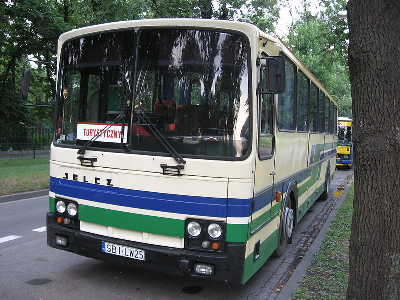 File:Jelcz bus on 3 Maja avenue in Kraków.jpg