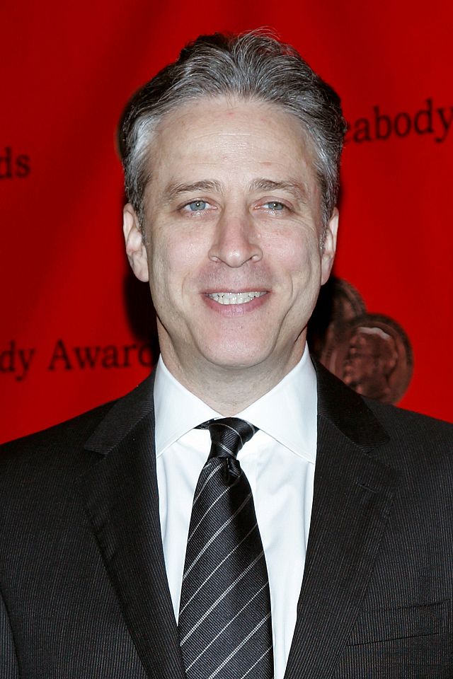 https://upload.wikimedia.org/wikipedia/commons/thumb/3/31/Jon_Stewart_%288250486008%29.jpg/640px-Jon_Stewart_%288250486008%29.jpg