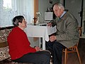 Čeština: Josef Valerián při rozhovoru se starší paní. English: Josef Valerián discussing with old Lady.