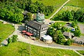 huidige uitkijktoren met hotel. Erachter het weerstation.