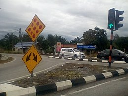 Jalan Kanchong Tengah yang digunakan untuk memasuki Kampung Kanchong Tengah