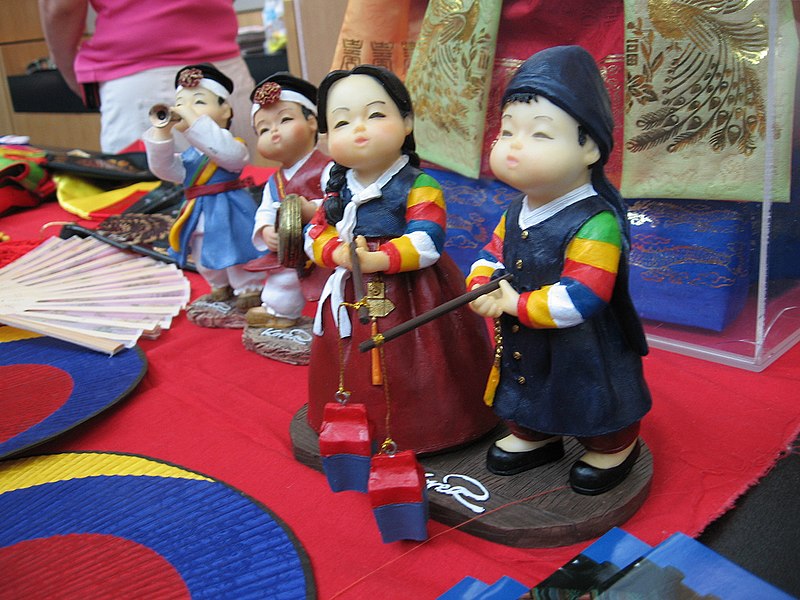 File:Korean dolls-01.jpg