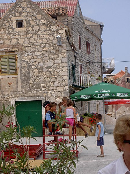 File:Krapanj cafe.jpg