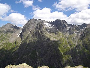 Kuchenspitze (à gauche au-dessus du glacier) depuis l'ouest