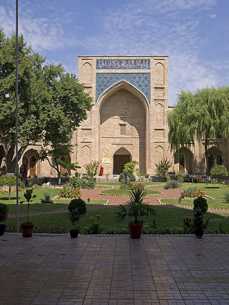 Tập tin:Kukeldash Madrasah inner yard.jpg