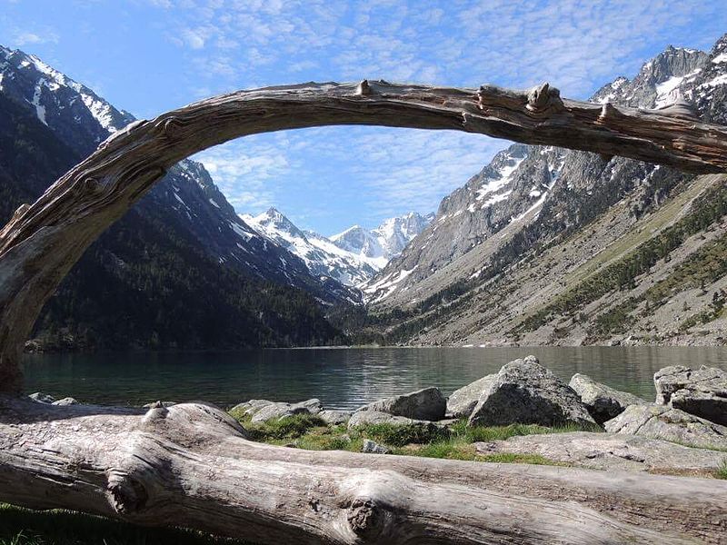 File:Lac de Gaube et bois flotté.jpg