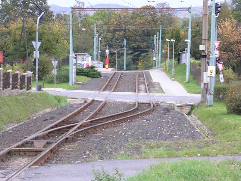 File:Liberec, Nová Ruda, přejezdy a zastávka 2.jpg