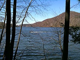 LillinonahTrail NorthernLakeFacingNorthWithBoat.JPG