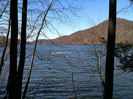 LillinonahTrail NorthernLakeFacingNorthWithBoat