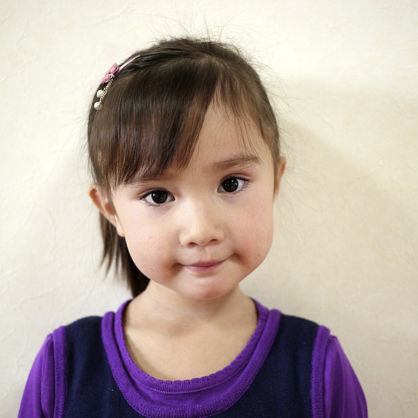 File:Little girl brown hair.jpg