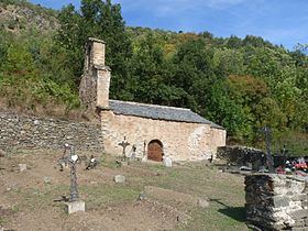 Biserica și cimitirul