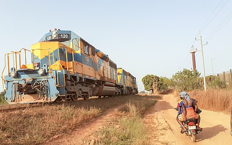 1er : Train à Kamsar / par Aboubacarkhoraa