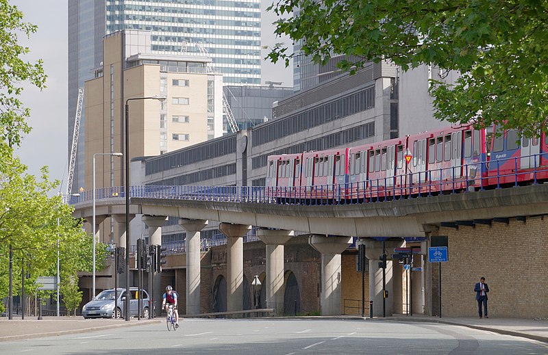 File:London MMB »0R9 A1261 West India Dock Road and Docklands Light Railway.jpg