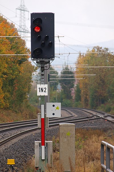 File:Lossetalbahn Kaufungen Industriestraße Systemwechsel 1.jpg