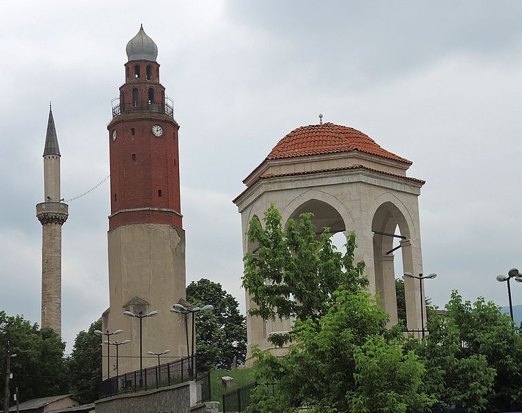 File:Macedonia (Skopje) Masoleum of Ishak Pasha, Clock tower and minarett from Ottoman period (27340203642).jpg