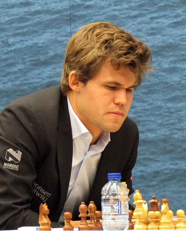 File:Carlsen Anand 2007 Dortmund.jpeg - Wikimedia Commons
