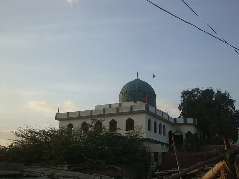 File:Manghopir Mazar of Shaikh Sakhi Sultan Shah Baba - panoramio (1).jpg