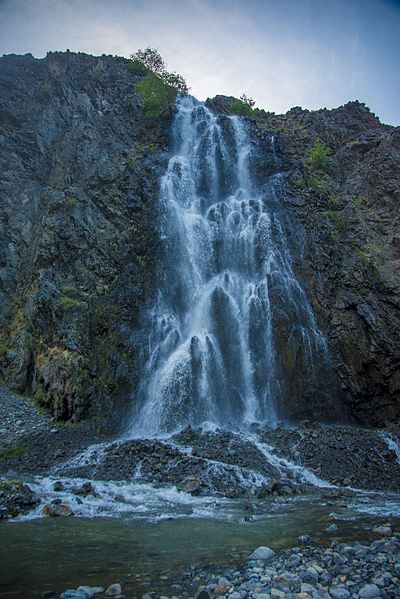 File:Manthok waterfall.jpg