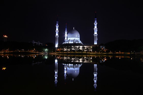 Sultan Salahuddin Abdul Aziz Mosque, Shah Alam Photographer: Danialnorizzat