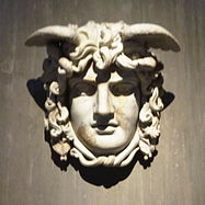 Medusa górgona, 200 d.C. , com asas no alto da cabeça, Museu Romano-Germânico de Colônia