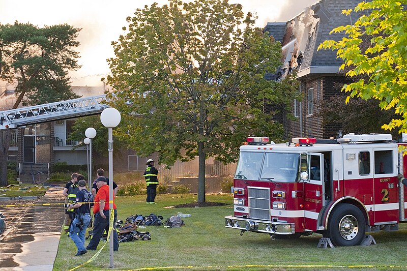 File:Massive Condominium Complex Fire Prospect Heights Illinois 7-18-18 2615 (29632497968).jpg