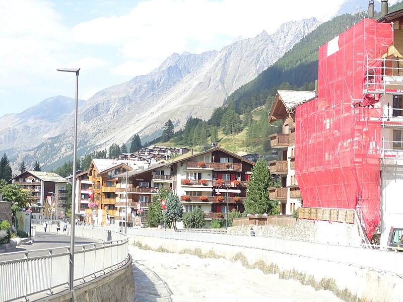 File:Matter Vispa in Zermatt 12.jpg