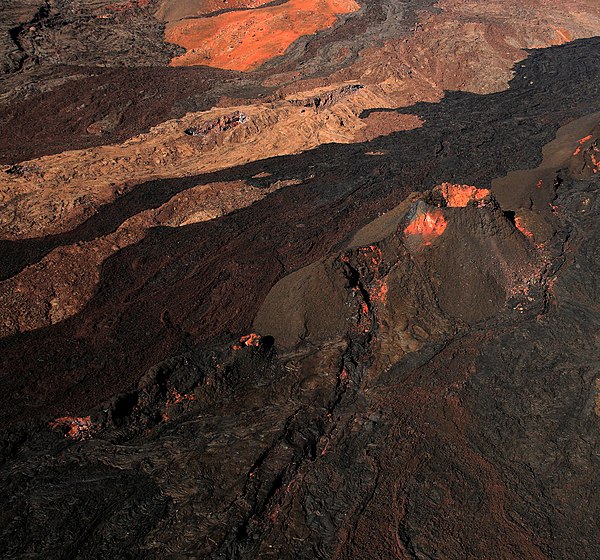 Mauna Loa with different lava flows and fissure vent