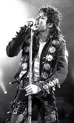 Michael Jackson esiintymässä Bad World Tour -kiertueellaan vuonna 1988.
