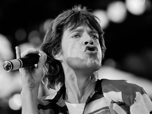 Jagger performing in Rotterdam in 1982