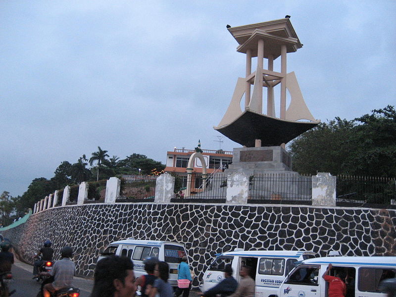 File:Monumen perjuangan Tanjung Pinang.JPG