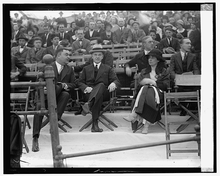 File:Mr. & Mrs. Coolidge at circus, (5-13-24) LOC npcc.11340.jpg