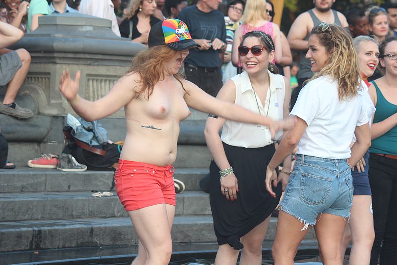 File:NYC Dyke March 2013 01.jpg