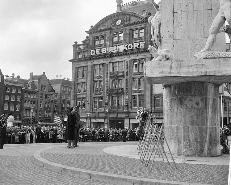 File:Nationale Herdenking gevallenen op de Dam bij het Nationaal Monument Kransleggi, Bestanddeelnr 915-1192.jpg