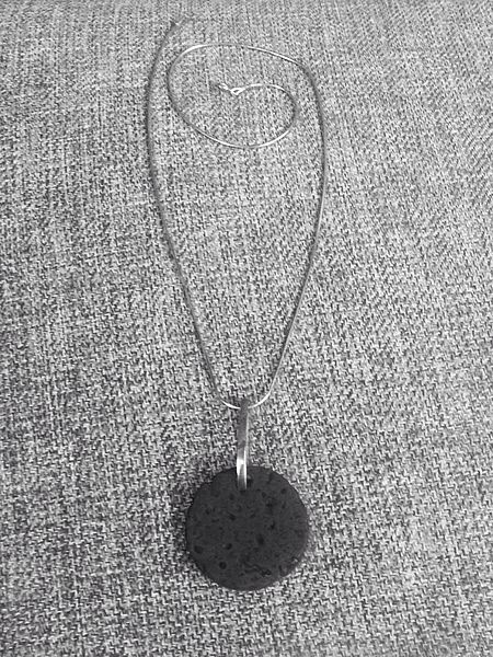 File:Necklace made from ash from the 2010 eruption of Eyjafjallajökull 2013-09-18 18-49.jpg
