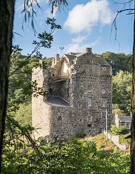 Neidpath Castle 2014 2.jpg