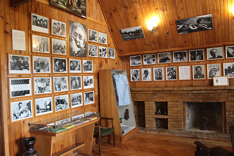 File:Nodar Dumbadze Museum.jpg