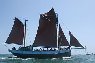 Gaff ketch rig Notre Dame de Rumengol (Gabare).jpg