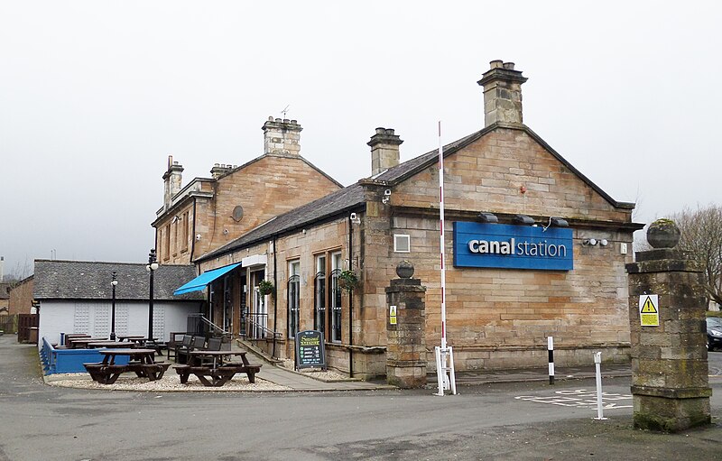 File:Old Paisley Canal Station, Renfrewshire, Scotland - old platform.jpg