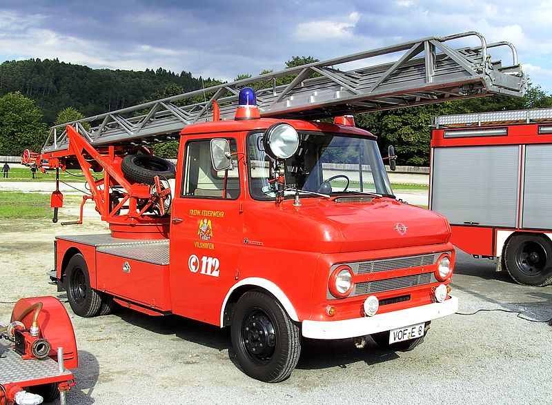File:Opel Feuerwehrfahrzeug der FFW Vilshofen a.d. Donau.JPG