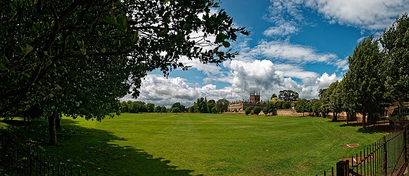 File:Oxford - Christ Church Meadow Walk - Panorama View on Merton Field - Christ Church Cathedral 1200 - Merton College Chapel 1450 - Merton College - Deadman's Walk 01.jpg