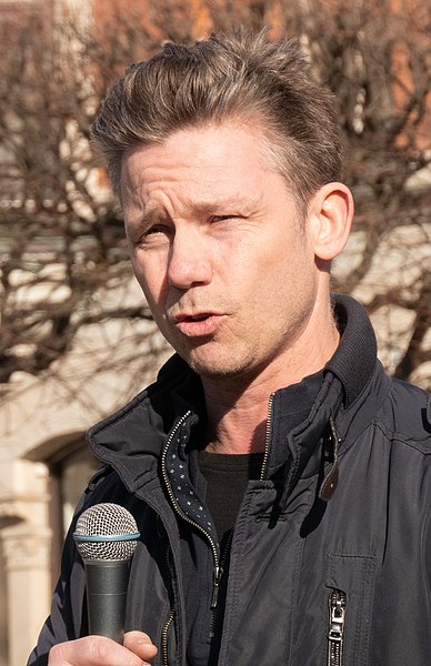 Fil:Pål Jonson in 2022 (4 av 5) (cropped).jpg